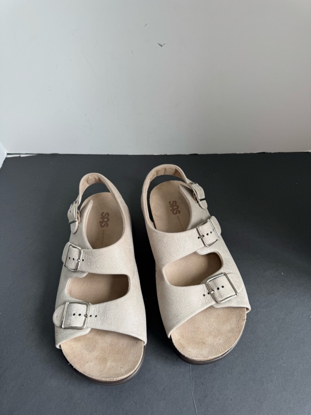 SAS Relaxed Printed Leather Buckle Strap Sandals. Size 8.5W - Picture 9 of 16